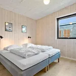 Holiday home Lovely In With Wifi